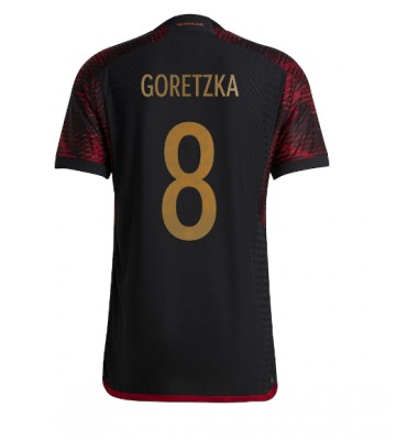 Tyskland Leon Goretzka #8 Bortatröja VM 2022 Korta ärmar